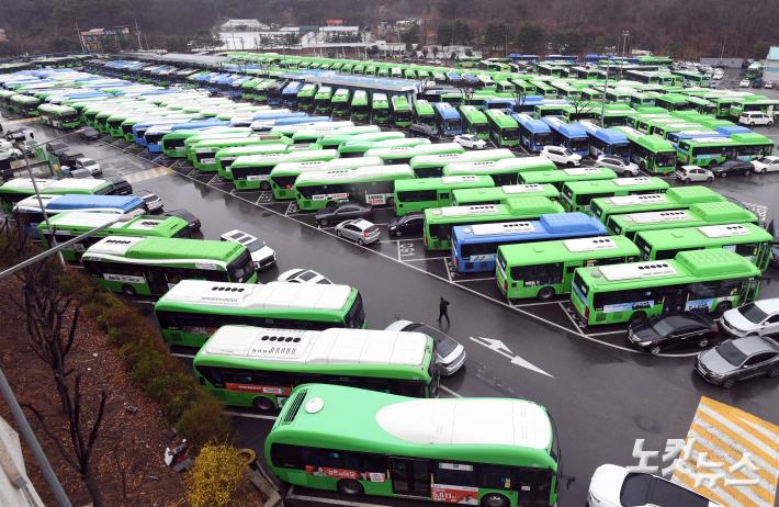 멈춰선 서울 시내버스..12년 만에 총파업 돌입