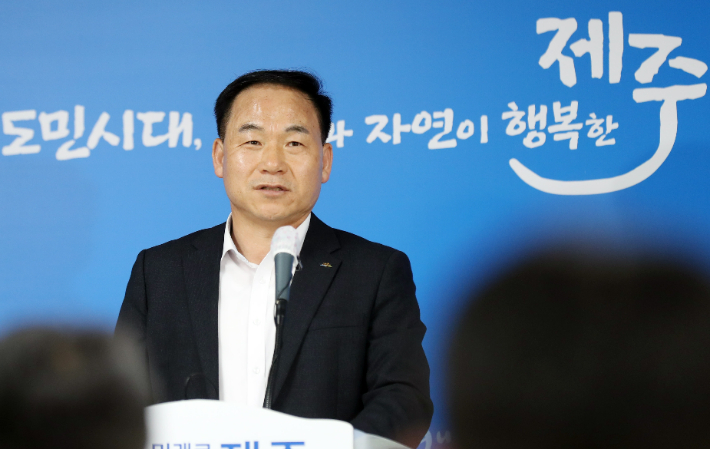 최명동 제주도 기획조정실장이 28일 도청 기자실에서 하원 테크노캠퍼스 조성관련 규제 특례 적용을 발표하고 있다. 제주도 제공