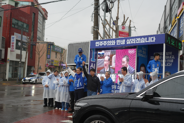 전남 총선 후보, 선거운동 첫날 출정식 열고 선거운동 시작