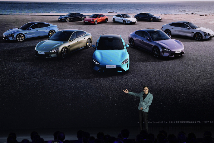 샤오미가 28일 자사가 생산한 첫 전기차 SU7 시리즈를 공식 출시했다. 펑파이 홈페이지 캡처