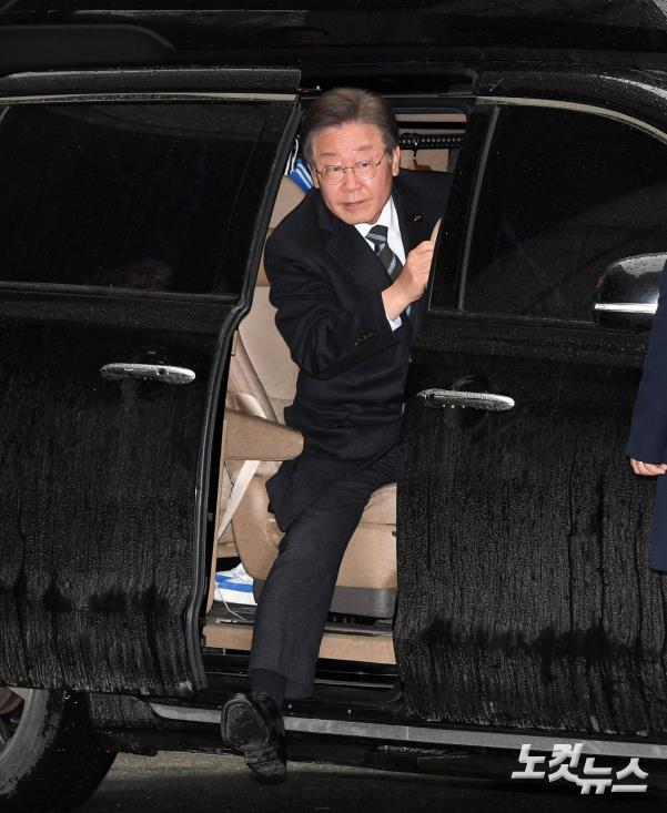 이재명, 유세일정 대신 공판 출석