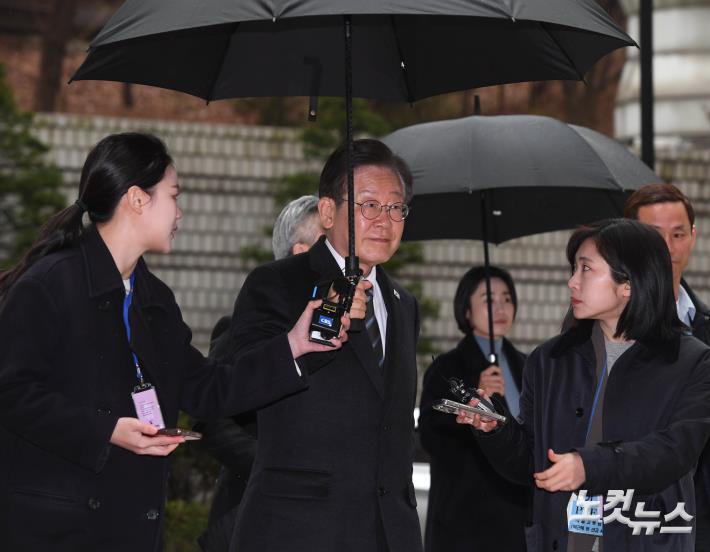 유세 일정 대신 법원 출석한 이재명