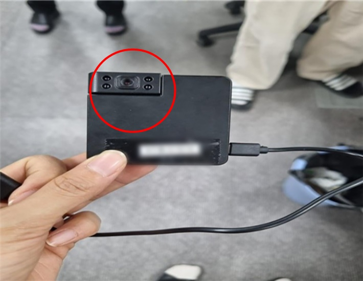 경남 양산시 4·10 총선 사전투표소에서 발견된 불법 카메라. 경남경찰청 제공