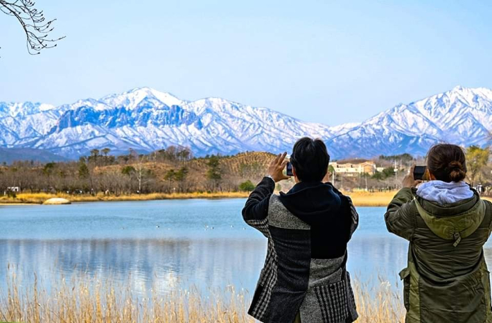 속초 영랑호에서 바라본 설악산 설경. 속초시 공식 페이스북 캡처