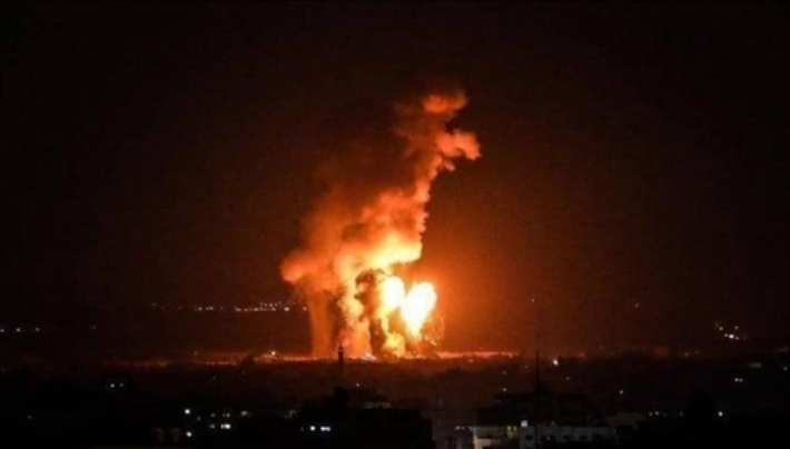공습에 불길 치솟는 시리아. 연합뉴스