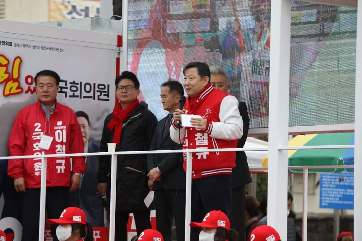 거리유세에 나선 국민의힘 이철규 후보. 이 후보 SNS 캡처