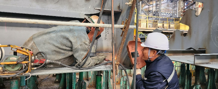 지역특화형 비자 시범사업 참여 외국인 용접 교육. 전라남도 제공