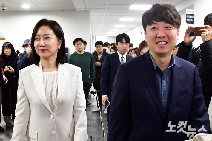 국민의힘을 탈당해 개혁신당에 합류한 허은아 후보(왼쪽). 윤창원 기자