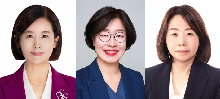 포스코홀딩스가 조직개편 및 정기 임원인사를 단행했다고 2일 밝혔다. 왼쪽부터 이유경 포스코홀딩스 경영지원팀장, 김희 포스코홀딩스 탄소중립팀 탄소중립전략담당, 한미향 포스코홀딩스 커뮤니케이션팀 홍보담당. 포스코홀딩스 제공