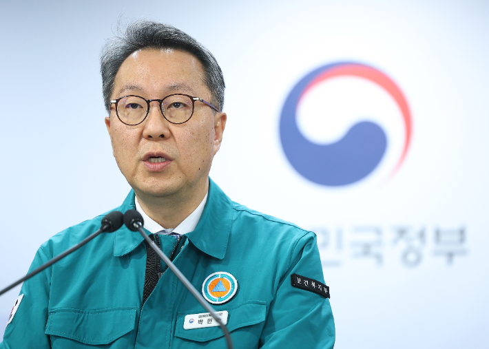 중앙재난안전대책본부 제1총괄조정관인 박민수 보건복지부 2차관이 3일 오전 정부서울청사에서 의사 집단행동 중앙재난안전대책본부 브리핑을 하고 있다. 연합뉴스