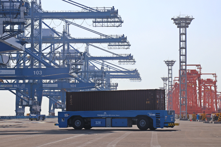 국내 최초 완전 자동화부두. 부산항만공사 제공