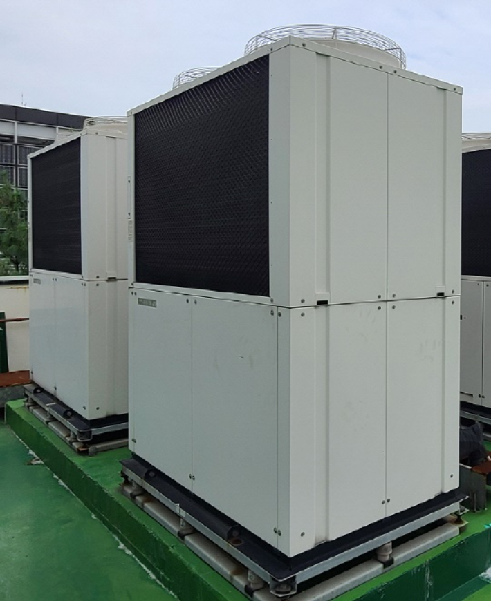 전기 대신 가스를 연료로 하는 엔진을 이용해 압축기(에어컨 실외기)를 구동하는 방식의 냉·난방시설인 가스열펌프. 포항시 제공