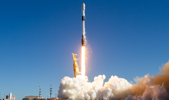 지난해 12월 미 캘리포니아주 반덴버그 우주군기지에서 우리 군 독자 정찰위성 '425 사업'의 첫 위성이 스페이스X의 팰컨9 로켓에 실려 발사되고 있다. 국방부 제공