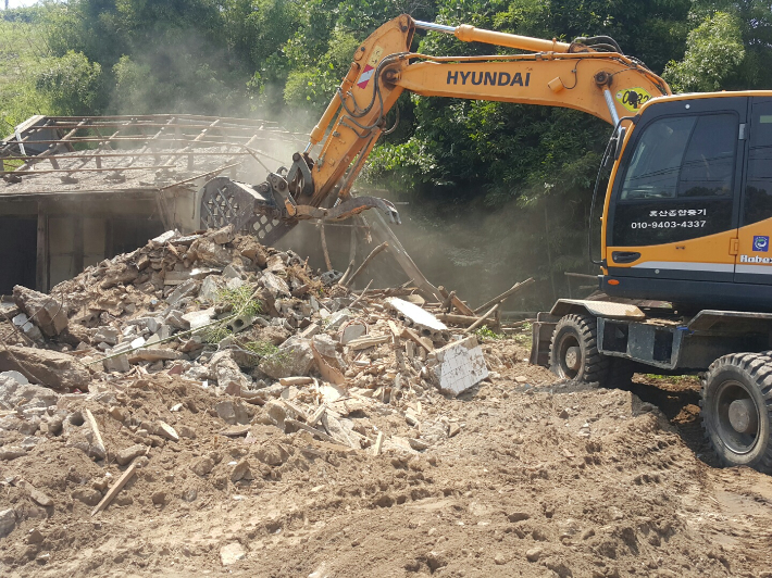 빈집 정비. 부여군 제공