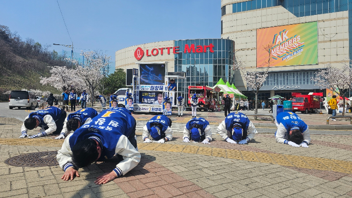더불어민주당 원주갑 선거구 원창묵 후보 선거유세 활동 모습. 후보자 선거캠프 제공
