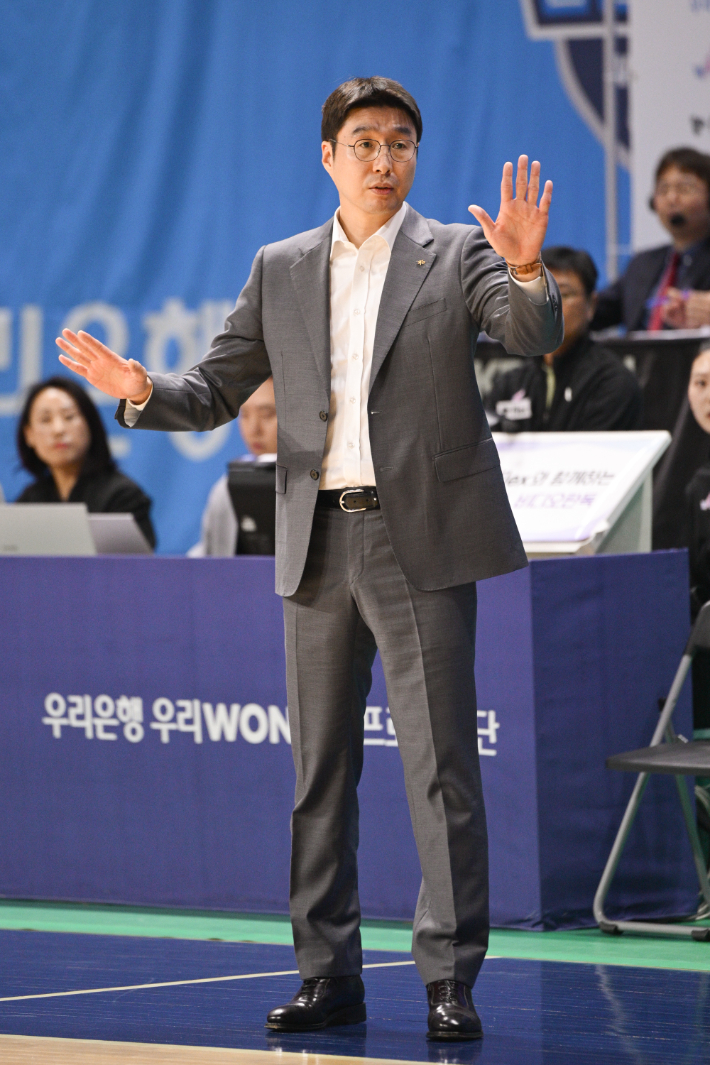 KB스타즈 김완수 감독. WKBL 제공