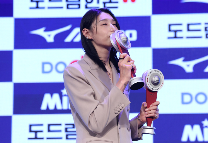 김연경, 정규 리그 MVP 수상. 연합뉴스