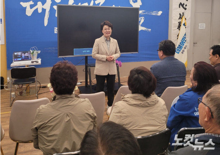 제22대 총선 전남 순천·광양·곡성·구례을 선거구 더불어민주당 권향엽 당선인이 지난 10일 오후 선거캠프 관계자들에게 당선 소감을 말하고 있다. 유대용 기자