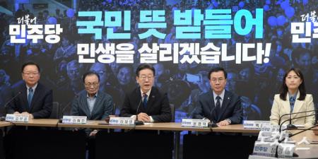 더불어민주당 이재명 대표가 11일 서울 여의도 중앙당사에서 열린 더불어민주당·더불어민주연합 제12차 합동 중앙선거대책위원회의 겸 선대위 해단식에서 발언을 하고 있다.