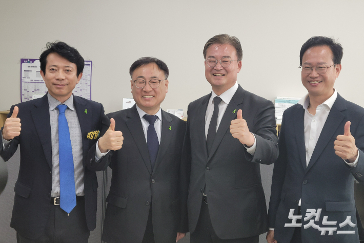 더불어민주당 이강일(왼쪽부터), 이광희, 이연희, 송재봉 당선자. 박현호 기자