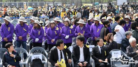 세월호참사 10주기 기억식 참석한 이태원참사 유가족