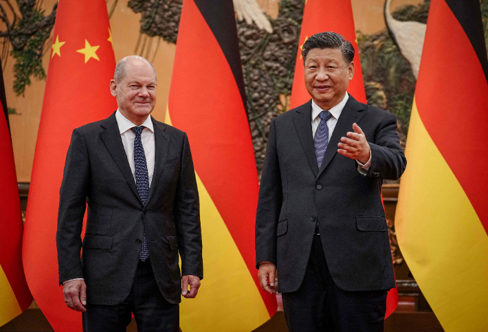 2022년 중국 방문한 올라프 숄츠 독일 총리(왼쪽)와 시진핑 중국 국가주석. 연합뉴스