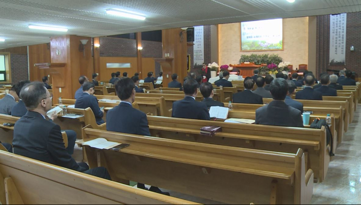 예장합동 서부산노회가 15일, 개금교회에서 개회했다.
