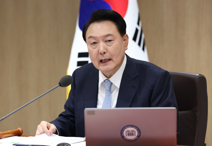 검찰, '尹 명예훼손' 재판 전 법정서 피의자 압수물 공개