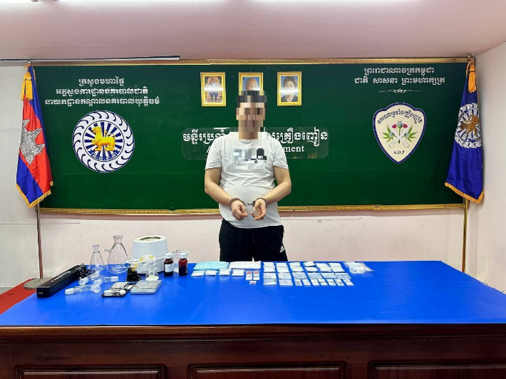 국정원은 지난해 발생한 '강남 학원가 마약음료' 사건의 필로폰 공급총책 중국인 A씨(38)를 캄보디아 경찰과 공조로 지난달 16일 검거했다고 밝혔다. 국정원 제공