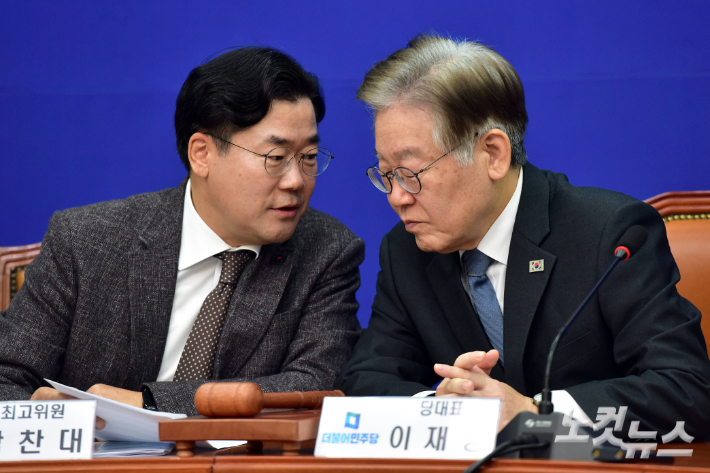 박찬대 최고위원(왼쪽)과 이재명 대표. 윤창원 기자