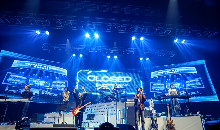 엑스디너리 히어로즈는 지난 19일부터 사흘 동안 예스24 라이브홀에서 단독 공연을 열었고, '국내 공연 첫 매진'이라는 자체 기록을 썼다. JYP엔터테인먼트 제공