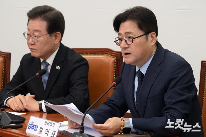 발언하는 홍익표 원내대표