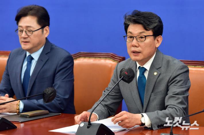 발언하는 진성준 정책위의장