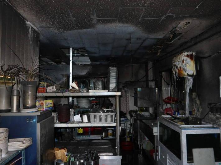 부산 사상구의 한 음식점에서 불이 나 500만 원 상당의 재산피해가 났다. 부산소방재난본부 제공