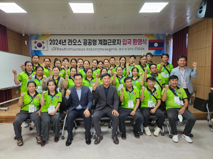 전북 남원시는 지난 25일 농업기술센터 상생플랫폼에서 라오스 공공형 계절근로자 30명의 입국 환영식을 가졌다. 남원시 제공