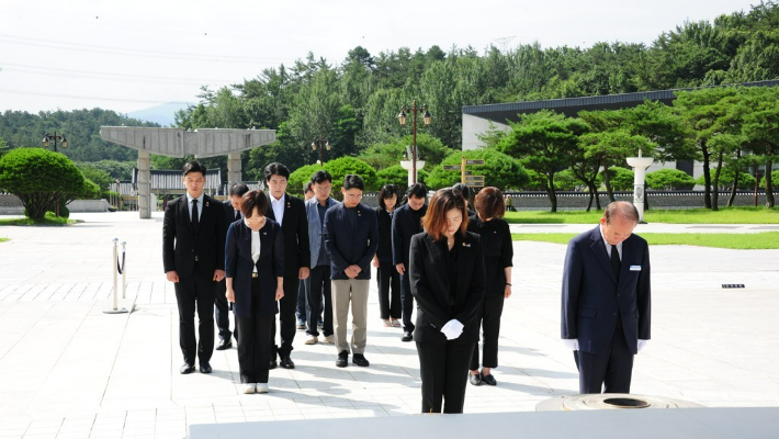 광주시의회 5·18 특별위원회, 5·18 국립묘지 참배. 연합뉴스