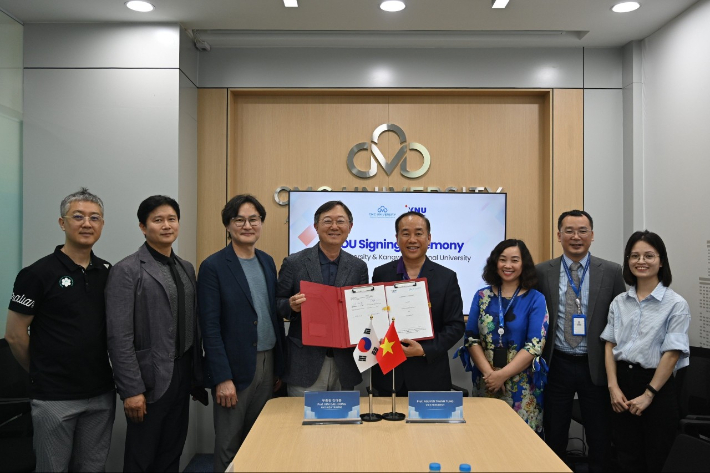 강원대학교는 지난 23일 베트남 하노이에 위치한 CMC대학교와 '학술 연구 및 유학생 유치 협력을 위한 업무협약'을 체결했다. 강원대학교 제공