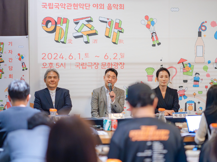 채치성 예술감독, 정종임 연출, 박경민 단원(좌로부터) 국립국악관현악단 제공 