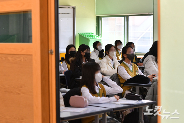 전북 교원 31% '교육활동 침해 당해'…여성·저경력 비율 높아