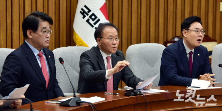 국민의힘 윤재옥 원내대표 겸 당대표 권한대행이 30일 서울 여의도 국회에서 열린 원내대책회의에서 발언을 하고 있다. 윤창원 기자