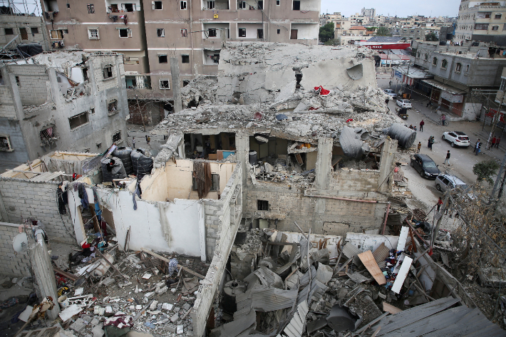 이스라엘 공습으로 무너진 가자지구 라파의 건물. 연합뉴스 