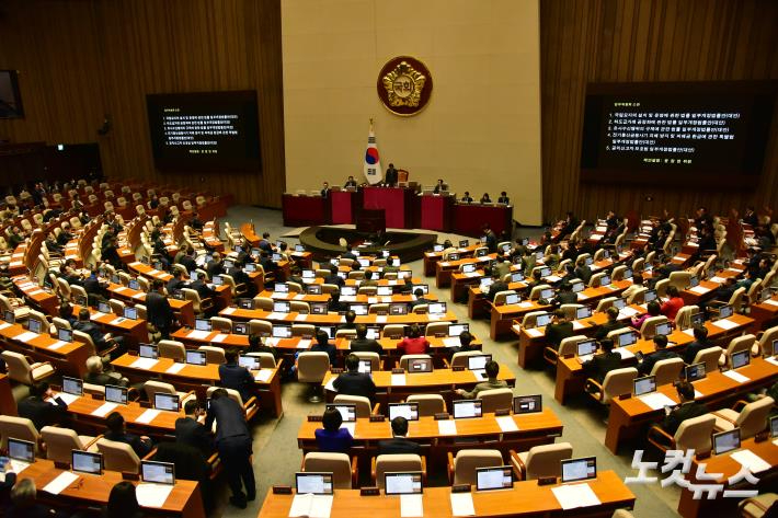민주당, 민주연합 '흡수' 의결…22대 국회 단독 171석 확보