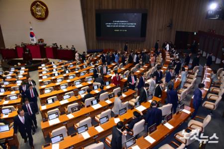 2일 서울 여의도 국회에서 열린 제414회국회(임시회) 제1차 본회의에 