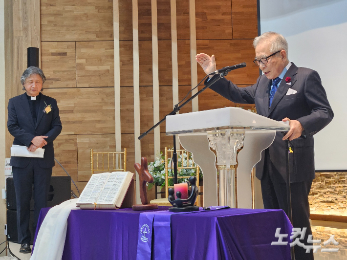 축도하는 김상근 목사. 김상근 목사는 NCCK 인권센터 전신인 NCCK 인권위원회 위원장을 지냈다. 송주열 기자.