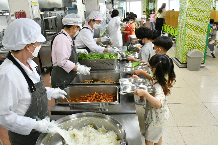 경북교육청은 친환경 농산물 학교급식 지원사업을 강화한다. 경북도교육청 제공
