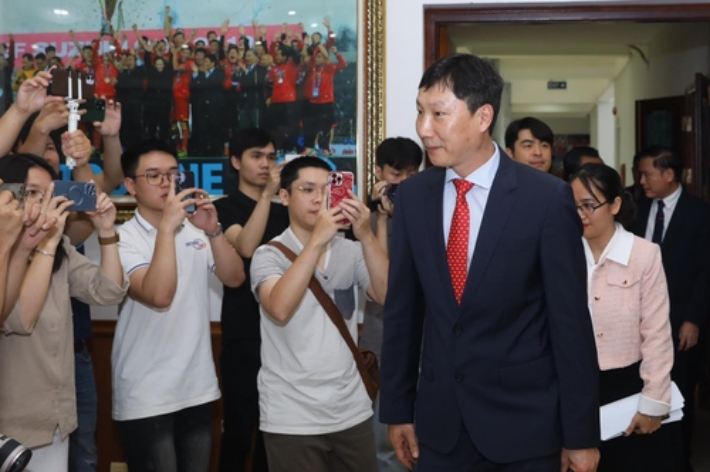 베트남 축구대표팀 감독 취임 김상식 감독. 디제이매니지먼트