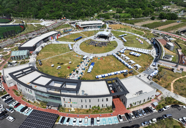 지난 4일 선샤인 밀양 테마파크 개장식 전경. 밀양시 제공