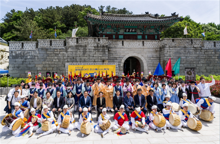 부산문화재단과 한국장애인고용공단 등은 '2024 조선통신사 축제' 직후인 지난 6일 2024 발달장애인 조선통신사 축제를 열었다. 부산 동구청 제공 