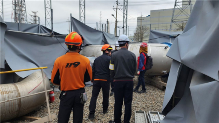 임시 소방시설(소화기, 방화포 등) 설치 여부 현장 확인. 여수소방서 제공