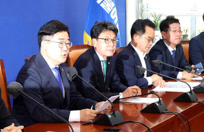 원내대책회의서 발언하는 박찬대 원내대표. 연합뉴스